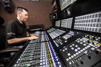 Epah Technical Manager Marcelo Freitas at the controls.Photograph by Renato Frasneli